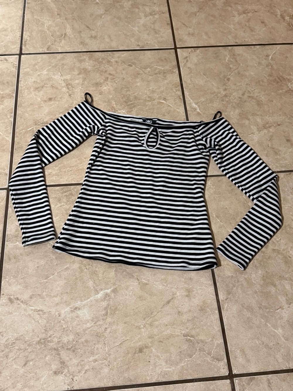 G by Guess Off-Shoulder Top